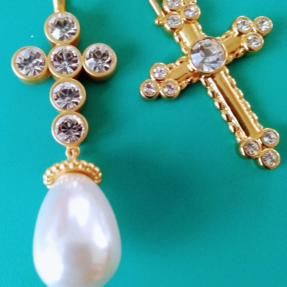 Lulu Avenue set of two cross 1 chain